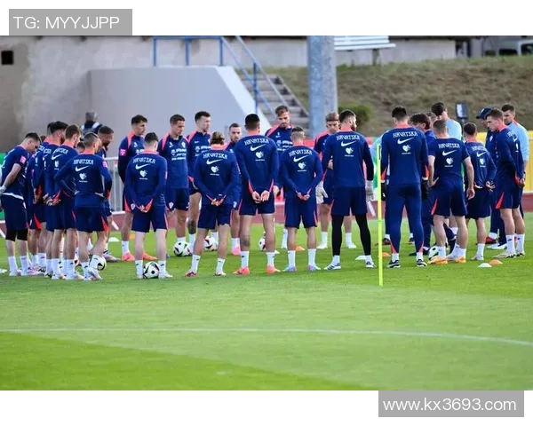 足球赛前球星热身训练揭秘:高强度备战背后的科学与技巧 足球赛前球星热身训练揭秘:高强度备战背后的科学与技巧