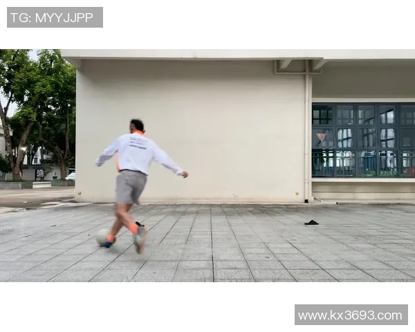 足球巨星训练日常揭秘:从早晨热身到技巧磨炼全程记录 足球巨星训练日常揭秘:从早晨热身到技巧磨炼全程记录