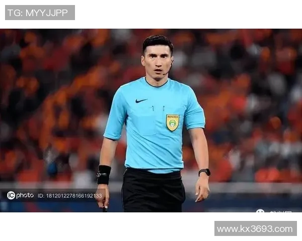 足球球星遭遇黑哨判罚误判引发争议赛后怒斥裁判影响比赛公正性 足球球星遭遇黑哨判罚误判引发争议赛后怒斥裁判影响比赛公正性